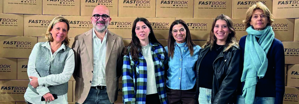 Foto di gruppo con l'autore: Monica Citarelli (Fastbook), Donato Carrisi, Martina Abate (Fastbook), Elizabeth Cappa (Fastbook), Irene Baldi (Fastbook) e Barbara Cella (Fastbook)