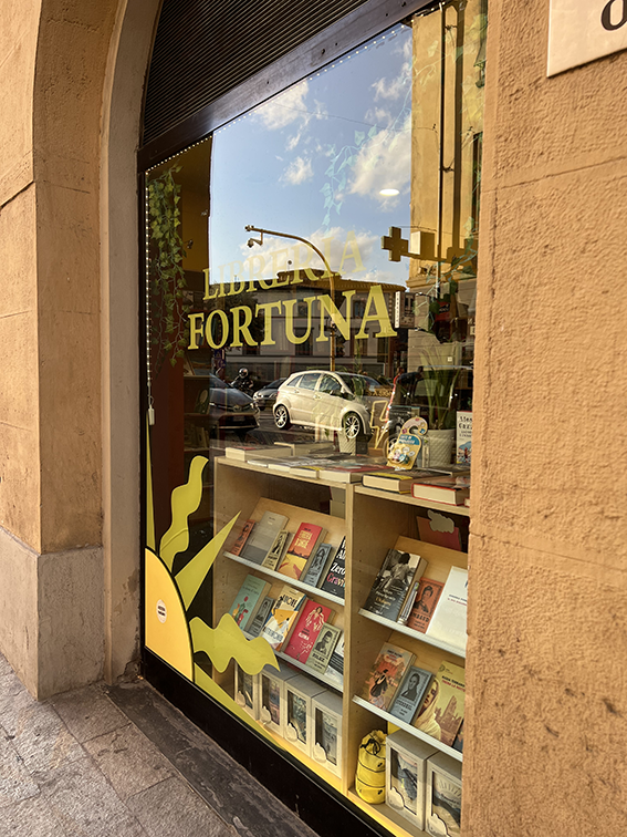 Vetrina della Libreria Fortuna di Pontassieve