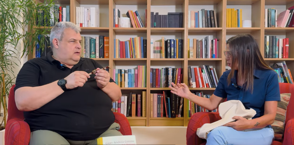 Un momento dell'intervista di Elizabeth Cappa a Gian Andrea Cerone, in libreria con L'incertezza del domani, Guanda