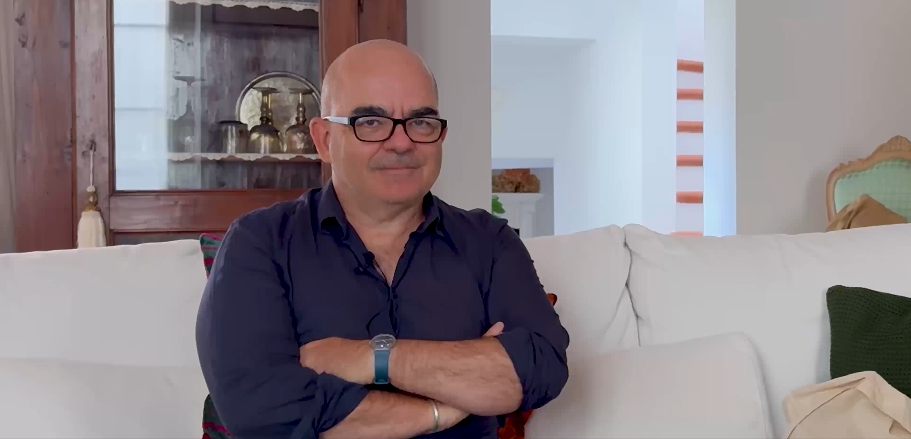 Ritratto dello scrittore Nicola Gardini in libreria con Daddy, Mondadori